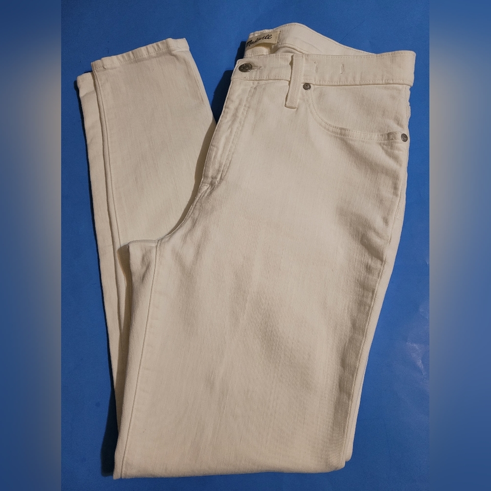 Madewell 9 inch high rise skinny, 31 waist, 28 inseam. Excellent condition.White